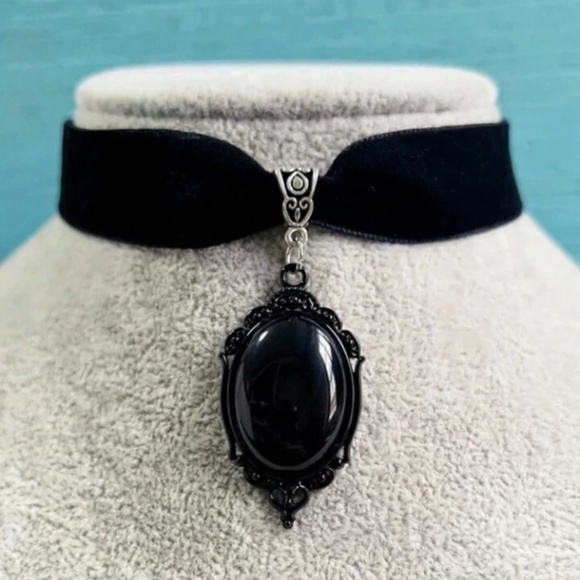 Gothic Vampire Pendant Choker Velvet Necklace For Women Fashion Pagan Witchcraft - Picture 1 of 3